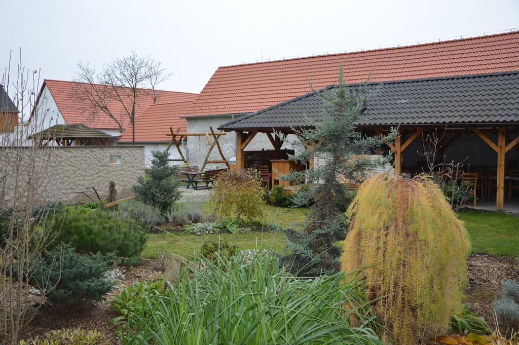 Hotel Statek 3 - Wellness & Spa Hluboká nad Vltavou Esterno foto