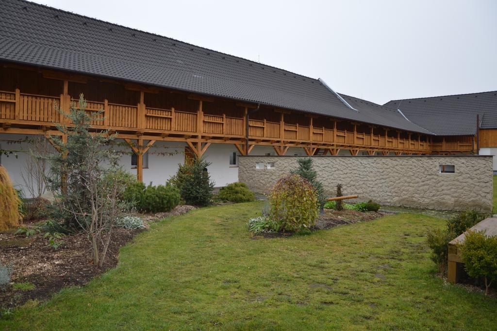 Hotel Statek 3 - Wellness & Spa Hluboká nad Vltavou Esterno foto