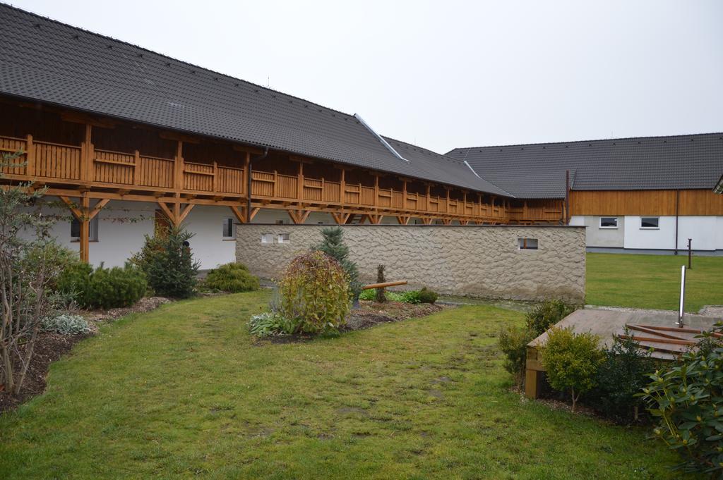 Hotel Statek 3 - Wellness & Spa Hluboká nad Vltavou Esterno foto