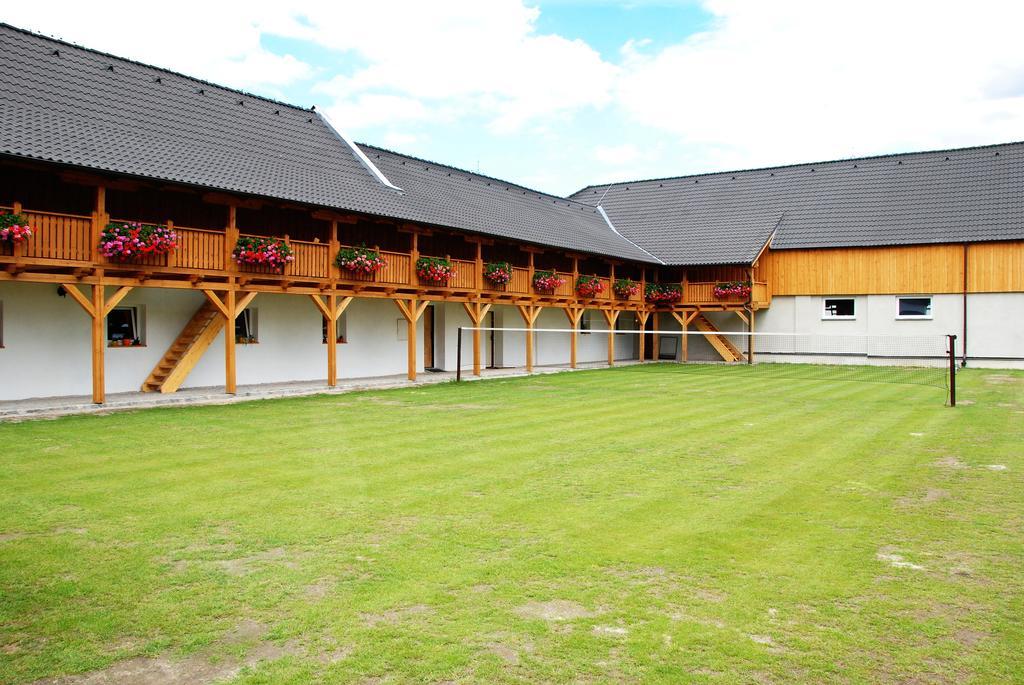 Hotel Statek 3 - Wellness & Spa Hluboká nad Vltavou Esterno foto