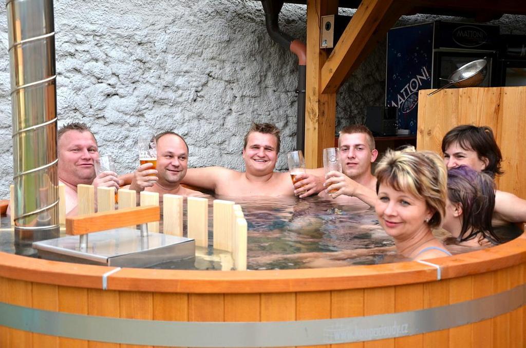 Hotel Statek 3 - Wellness & Spa Hluboká nad Vltavou Esterno foto