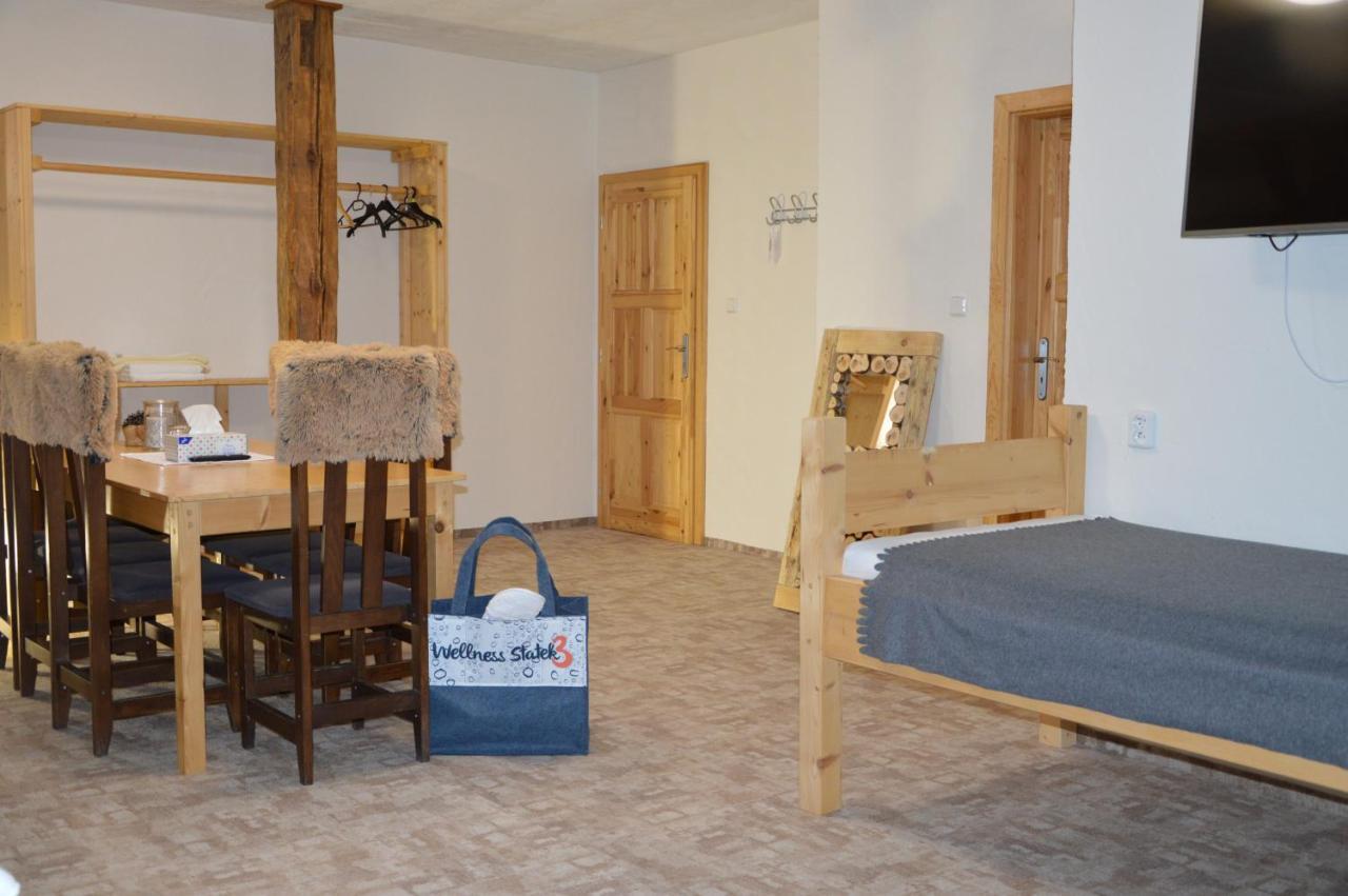 Hotel Statek 3 - Wellness & Spa Hluboká nad Vltavou Esterno foto