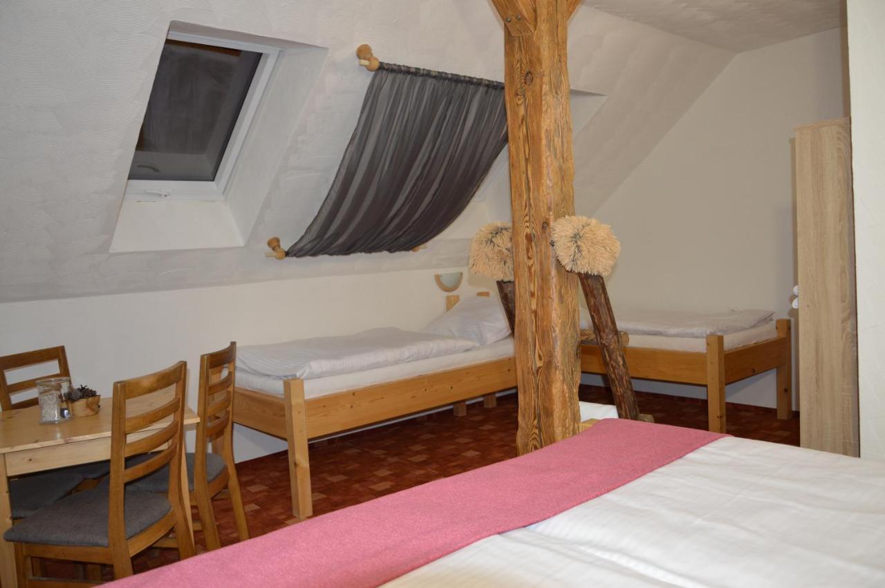 Hotel Statek 3 - Wellness & Spa Hluboká nad Vltavou Esterno foto