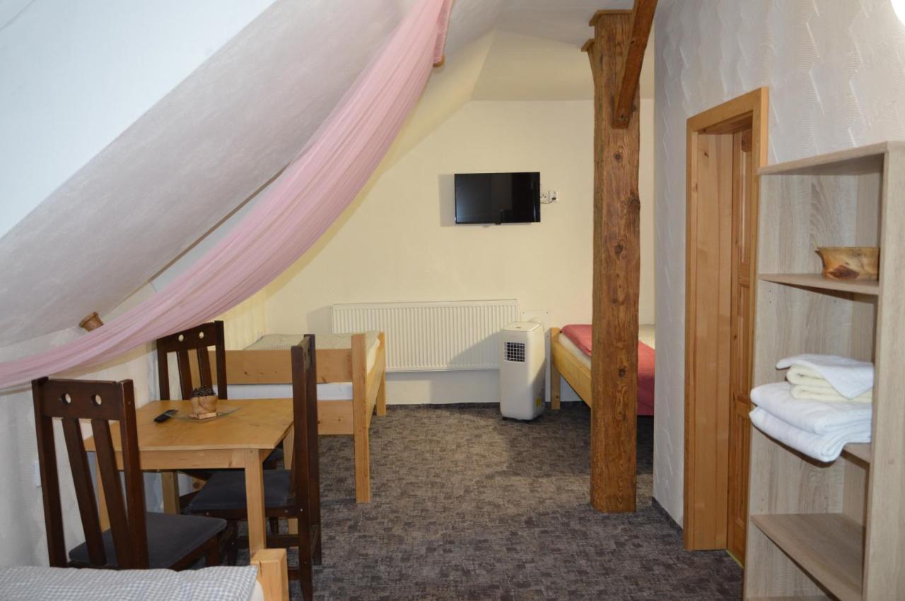 Hotel Statek 3 - Wellness & Spa Hluboká nad Vltavou Esterno foto