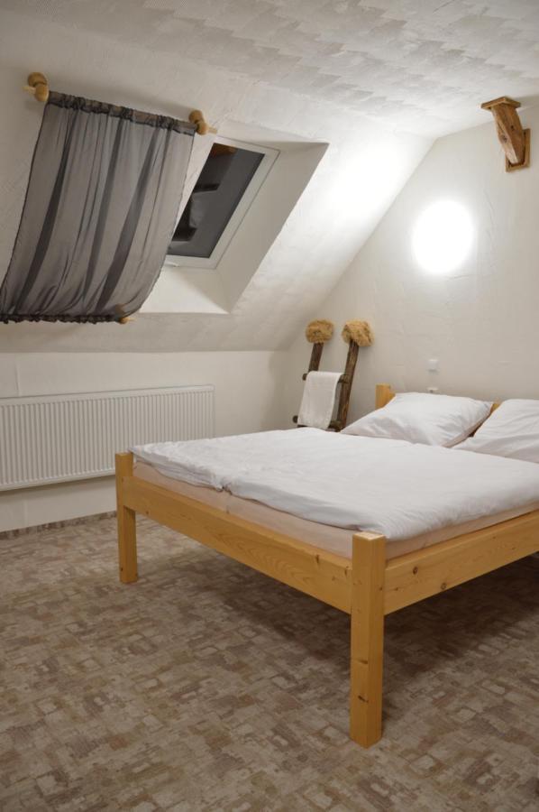 Hotel Statek 3 - Wellness & Spa Hluboká nad Vltavou Esterno foto