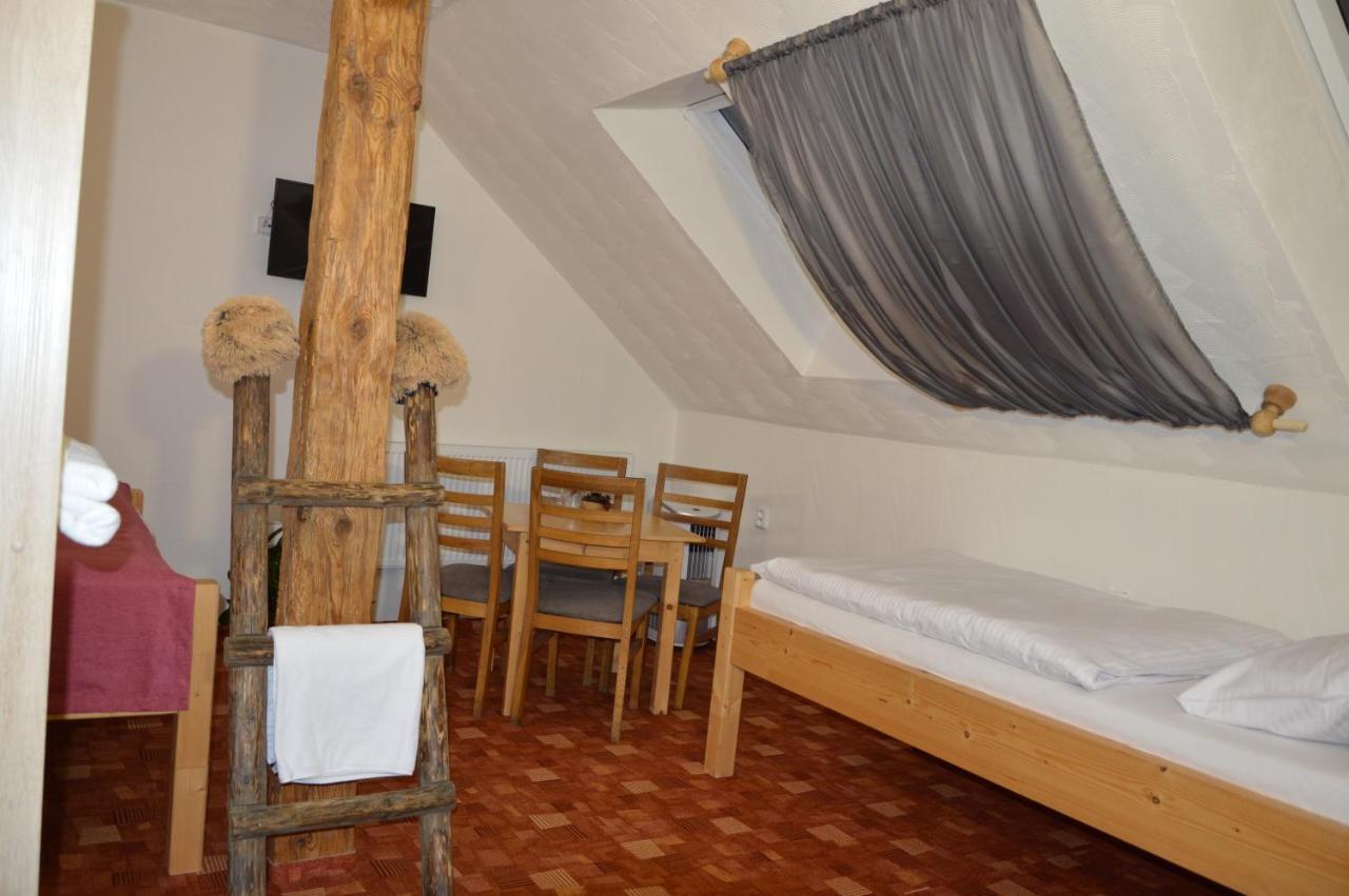 Hotel Statek 3 - Wellness & Spa Hluboká nad Vltavou Esterno foto